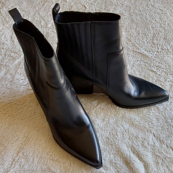 Marc Fisher Shoes - 🌺 Near New Mark Fisher Black "Marela" Ankle Boots